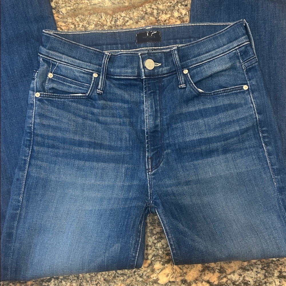 MOTHER the mid rise dazzler crop fray jeans rinse- squeeze it inseam 26” - Picture 12 of 15